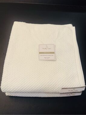2pc TRULY LOU Performance Quick Dry Textured Cotton Bath Towel Set - White